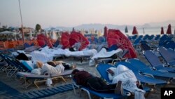 د ملګرو ملتونو د کډوالو د اېجنسۍ UNHCR وياند چارلي ياکسلي وي او ای ته ويلي په دغسې سخاکېمپونو کې دېره خلک د يو شمېر ناروغو ښکار کېږي