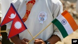 نیپال اور بھارت کے پرچم