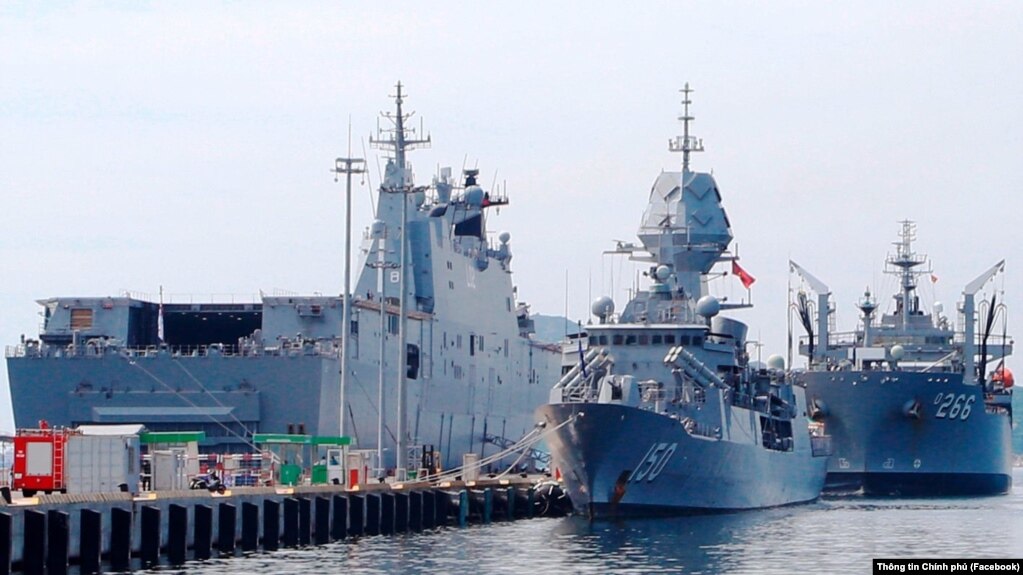 Ba tàu hải quân Hoàng gia Úc thuộc Nhóm Tác chiến Nỗ lực Ấn Độ Dương-Thái Bình Dương 2021 (IPE21) cập Cảng quốc tế Cam Ranh ở Khánh Hoà hôm 20/9.