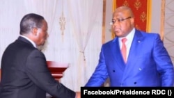 Ministre wa Yambo Ilunga Ilunkmba (G) apesi mbote na mokonzi ya mboka Félix Tshisekedi na Kinshasa, 6 mars 2020. (Facebook/Présidence RDC)