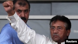 Cựu Tổng thống Pakistan Pervez Musharraf phát biểu tại sân bay quốc tế Jinnah ở Karachi, ngày 24/3/2013. Ông đã trở về nước sau bốn năm sống lưu vong.