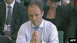 Pomoćnik komesara Metropoliten policije u Londonu, Džon Jejts, na pretresu u britanskom Parlamentu, London, 12. juli, 2011.