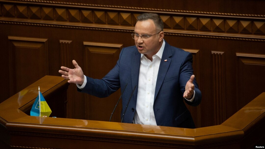 Presiden Polandia Andrzej Duda berbicara di depan parlemen Ukraina, hari Minggu (22/5). 