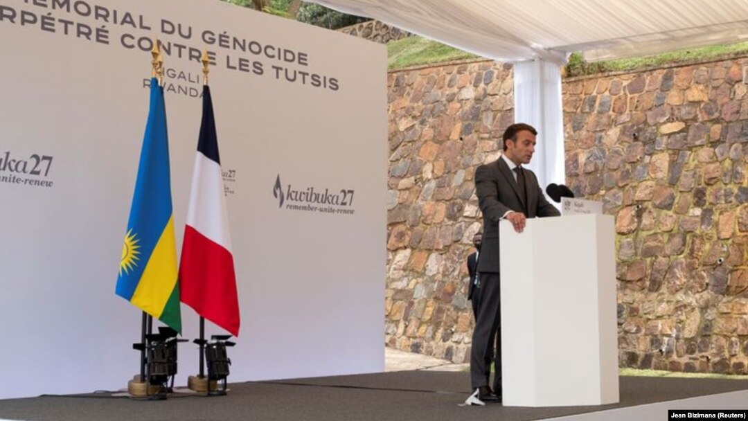 Perezida w' Ubufaransa Emmanuel Macron ku rwibutso rwa jenoside i Kigali
