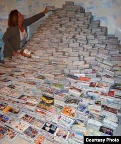 A giant pyramid, made up of bricks of colorful postcards, reaches to the ceiling at the Smithsonian National Postal Museum in Washington, D.C. (Photo courtesy of Frank Warren)