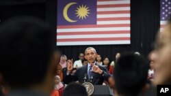 ປ. Barack Obama ກ່າວຕໍ່ບັນດາຜູ້ນຳຊາວໜຸ່ມ ເອເຊຍອາ ຄະເນ (YSEALI) ທີ່ ມະຫາວິທະຍາໄລ Taylor ໃນນະຄອນ Kuala Lumpur ປະເທດ Malaysia.