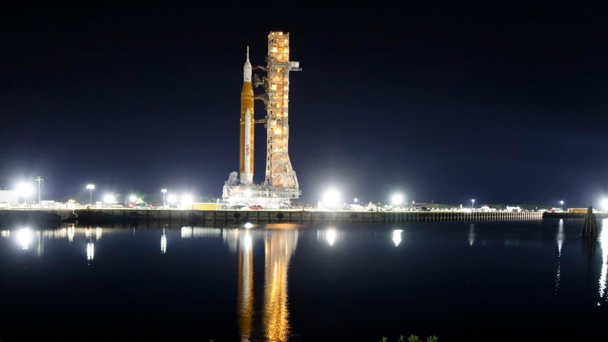 NASA's lunar rocket arrives on pad for first test – Archyde