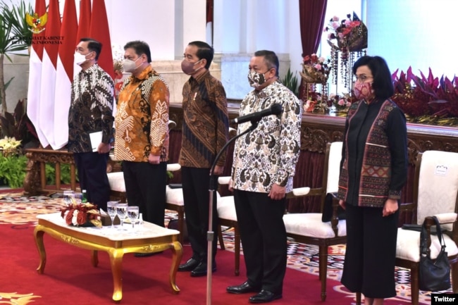 Presiden Joko Widodo dalam Rakornas Inflasi Tahun 2022, di Istana Negara, Jakarta, Kamis (18/08/2022). Didampingi Gubernur BI Perry Warjiyo, Menkeu Sri Mulyani, Menko Perekonomian Airlangga Hartarto, serta Menko Marinves Luhut Binsar Pandjaitan.