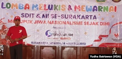 Mantan napiter kasus Bom Bali 1, Joko Triharmanto alias Jack Harun saat mengisi kegiatan bagi anak-anak Sekolah Dasar Islam di Balaikota Solo, Minggu (14/8). (Foto : VOA/ Yudha Satriawan)