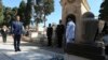 Macron Datangi Masjid Raya di Aljir 