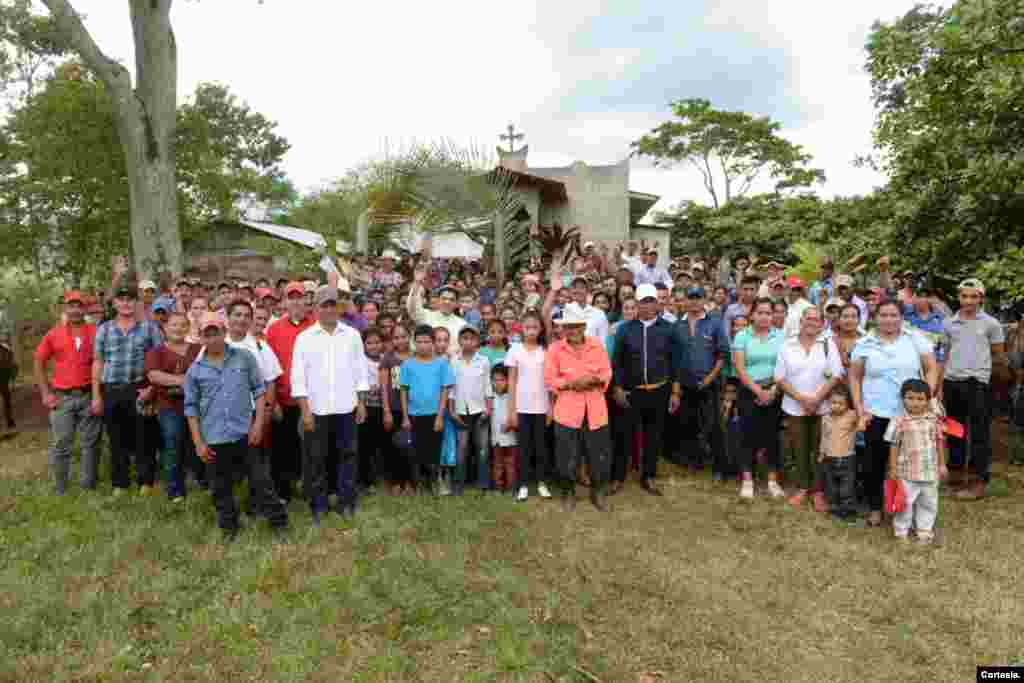 Monseñor Rolando Álvarez visita una comunidad al norte de Nicaragua.&nbsp;Foto: Cortesía Óscar Navarrete/La Prensa