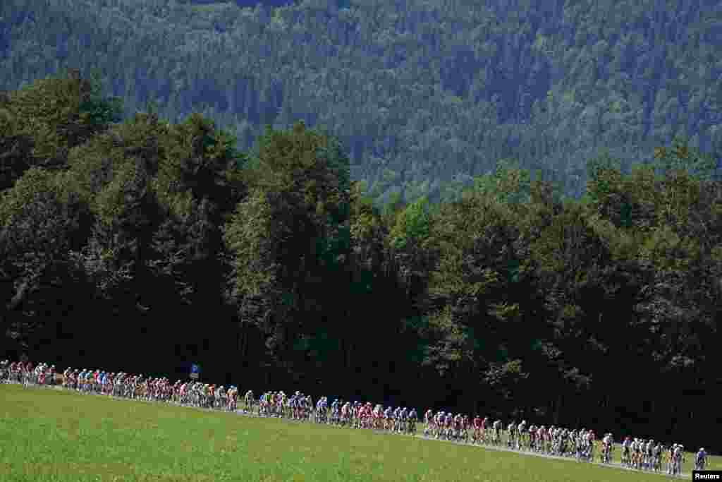 Riders compete during the men&#39;s road race cycling event of the European Championships in Staffelsee, Germany.