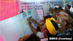 Petani di Bali mengikuti Sekolah Lapang Iklim yang diselenggarakan BMKG. (Foto: Courtesy/BMKG)