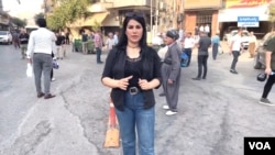 A screenshot of reporter Snur Karim doing a Facebook Live broadcast for VOA Kurdish in Iraqi Kurdistan shortly before authorities arrested her and video journalist Mohammed Azad Majeed. (VOA Kurdish)