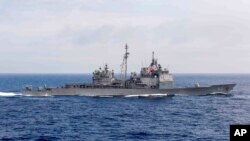 Kapal perang AS, kapal penjelajah berpeluru kendali USS 'Chancellorsville' (foto di atas) dan kapal USS 'Antietam' dilaporkan berlayar melalui Selat Taiwan, Minggu 28 Agustus 2022. (foto: dok)