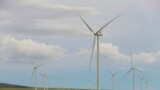 Turbin angin di negara bagian Montana-Wyoming, Senin, 13 Juni 2022. (AP/Emma H. Tobin)