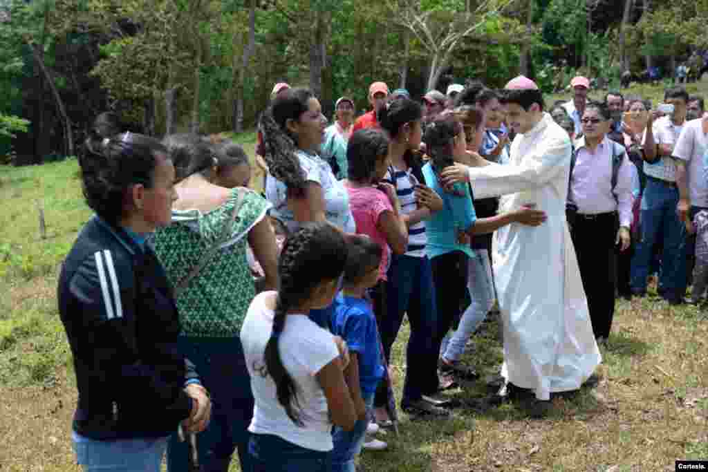 Monseñor Rolando Álvarez el 18 de abril de 2018 en una comunidad rural en Matagalpa, al norte de Nicaragua. Foto: Cortesía Óscar Navarrete/La Prensa