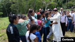 In photos, the community work in Nicaragua of Monsignor Rolando Álvarez: "the village bishop" 