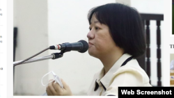 Bà Phạm Đoan Trang tại phiên phúc thẩm ở Hà Nội ngày 25/8/2022 khi bị kết án 9 năm tù với cáo buộc "Tuyên truyền chống nhà nước". Photo TTXVN via VietnamPlus.