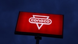 Logo de Conoco en en una gasolinera de Brooklyn, Nueva York, en 2021. Foto Reuters. 