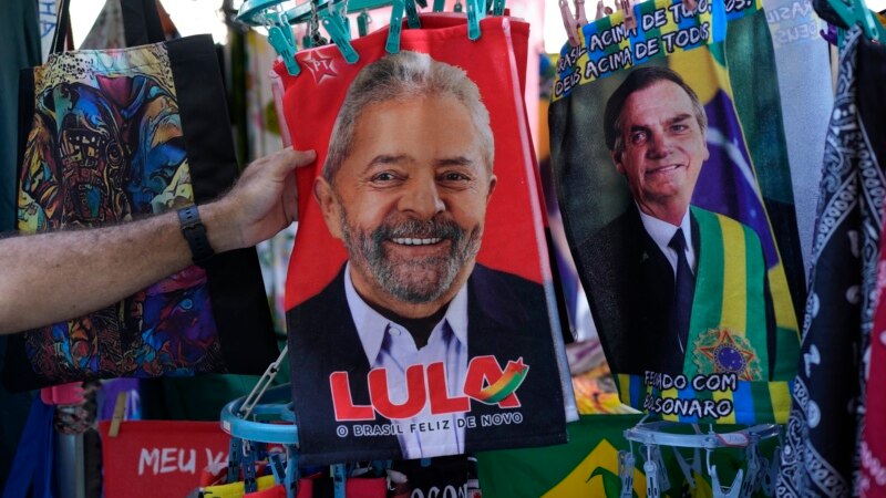 Présidentielle au Brésil: démarrage du duel Lula-Bolsonaro