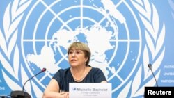 La Alta Comisionada de las Naciones Unidas para los Derechos Humanos, Michelle Bachelet, asiste a su última conferencia de prensa antes del final de su mandato en la ONU en Ginebra, Suiza, el 25 de agosto de 2022. 