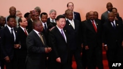 资料照：中国领导人习近平和非洲各国领导人在中非合作论坛北京峰会上。(2018年9月3日)
