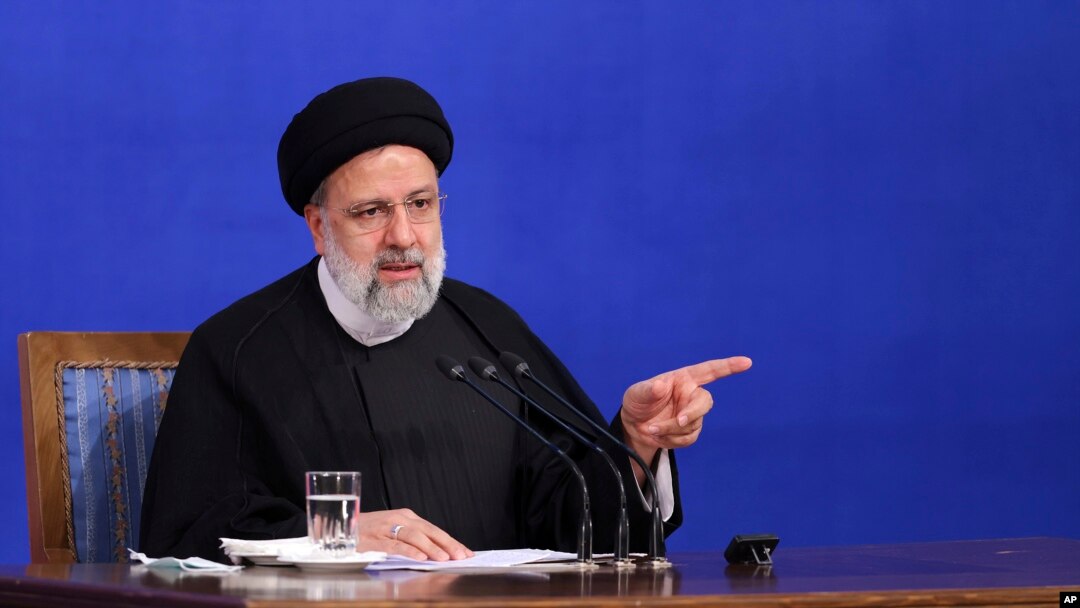 Presiden Iran Ebrahim Raisi dalam konferensi pers di Teheran, Iran, Senin, 29 Agustus 2022. (Kantor Kepresidenan Iran via AP)