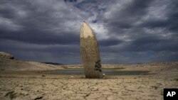 Arhiv - Potonuli brod u jezeru Mead, blizu Boulder Cityja u Nevadi (Foto: AP/John Locher).