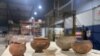 Las vasijas se muestran como parte de 343 piezas arqueológicas de la era prehispánica repatriadas desde los Países Bajos a Panamá en respuesta a una campaña en el país centroamericano para proteger su patrimonio cultural, en Ciudad de Panamá, Panamá, el 3