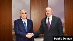 İlham Əliyev və Kasım-Jomart Tokayev (Foto Azərbaycan Prezident Administrasiyasınındır)