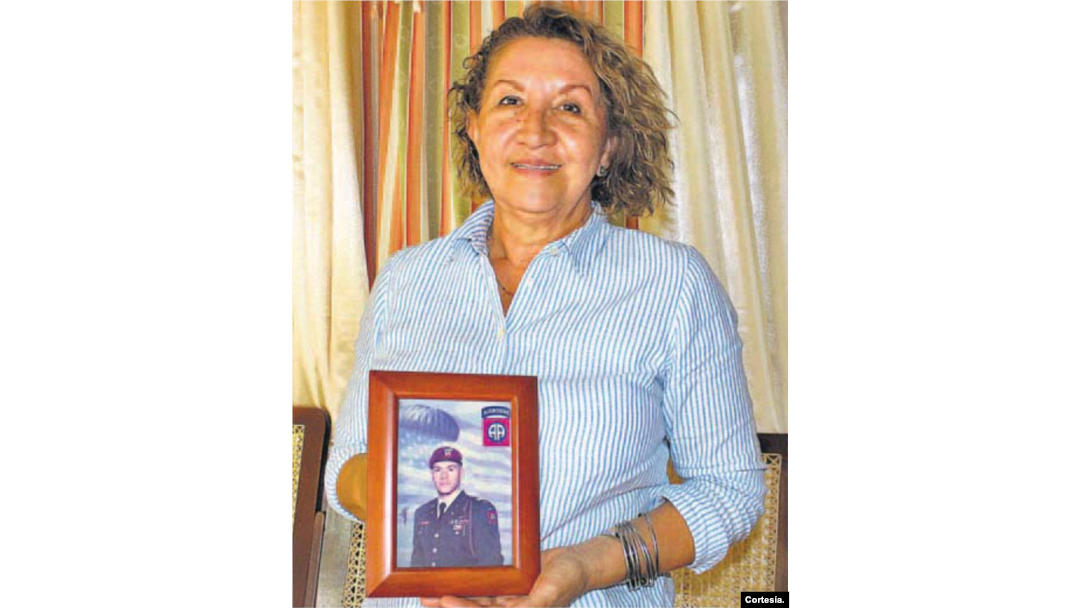 Myrna Argueta, madre del astronauta de origen salvadoreño, Frank Rubio. [Cortesía de La Prensa Gráfica de El Salvador]