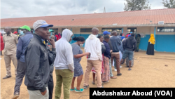 File d'attente à l'extérieur d'un bureau de vote à Nairobi, au Kenya, le 9 août 2022.