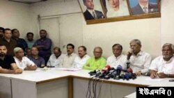 কেন্দ্রীয় কার্যালয়ে সাংবাদিক সম্মেলনে মহাসচিব মির্জা ফখরুল ইসলাম আলমগীর।