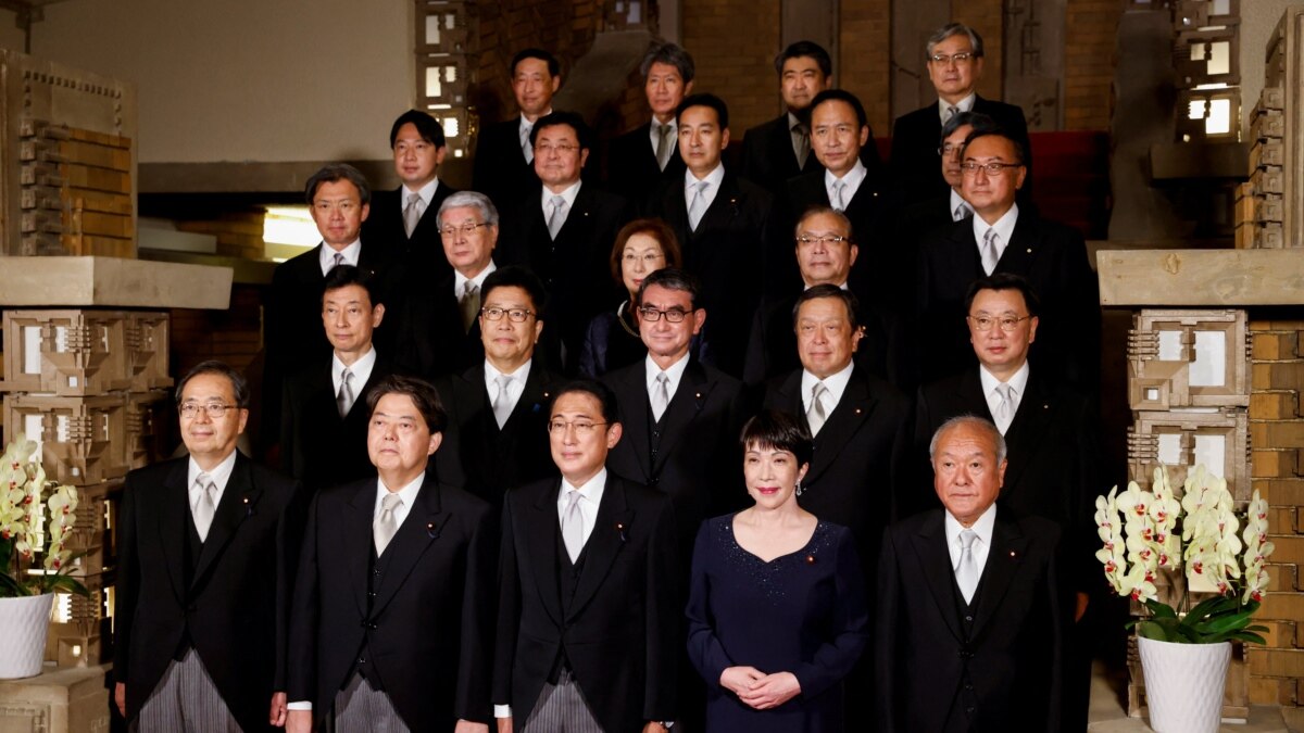 日本新内阁亮相多为新人，展现岸田扭转民调下滑之决心