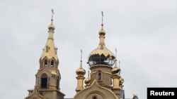 Kondisi sebuah gereja ortodoks Marinka, Donestsk, Ukraina, dalam fotio yang diambil pada 14 April 2022. Gereja tersebut rusak akibat diserang oleh pasukan Rusia. (Foto: Reuters/Serhii Nuzhnenko)
