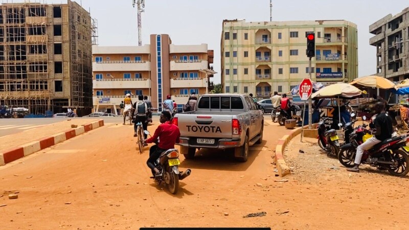 Burkina: au moins 10 morts dans l'explosion d'un bus causée par une mine