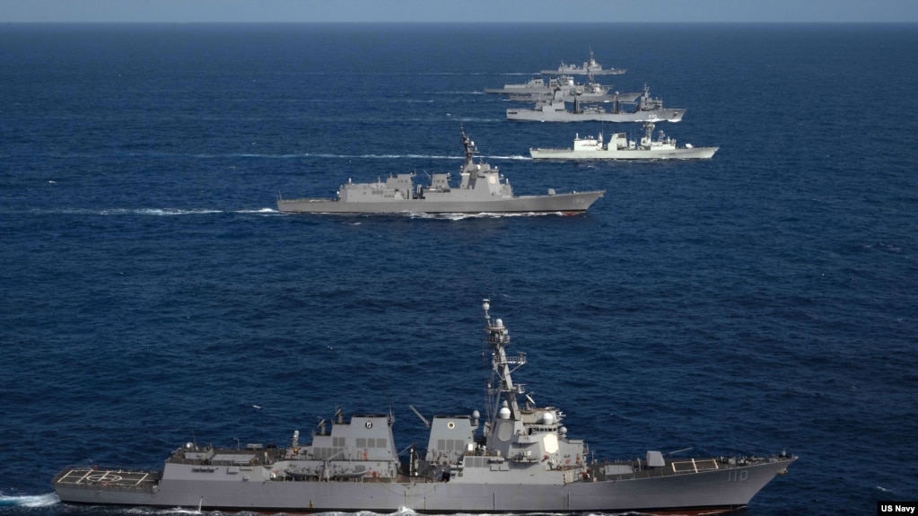 美国、日本和韩国军舰2022年8月12日参与导弹防御系统演习。（美国海军照片）
