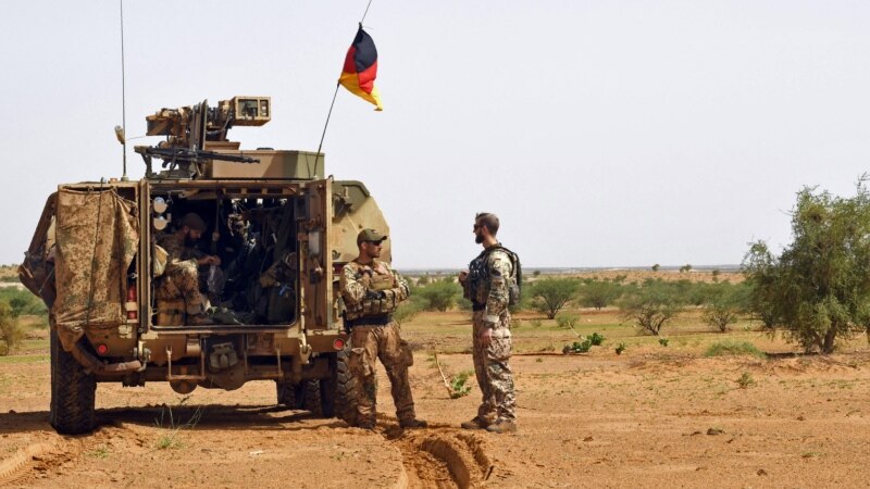 L'Allemagne suspend ses opérations militaires au Mali