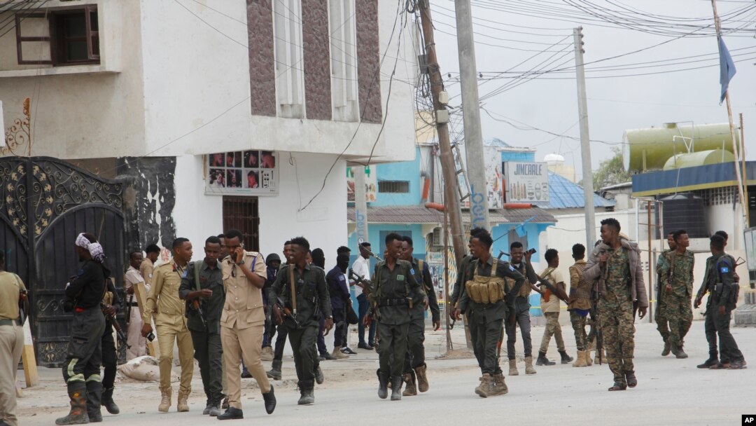Lực lượng an ninh Somalia gần khách sạn Hayat. 