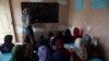 Sejumlah siswa perempuan belajar di sekolah rahasia di lokasi yang dirahasiakan di Afghanistan. (Foto: AFP)