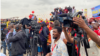 Jornalistas no comício do MPLA no Camama, Luanda, Angola
