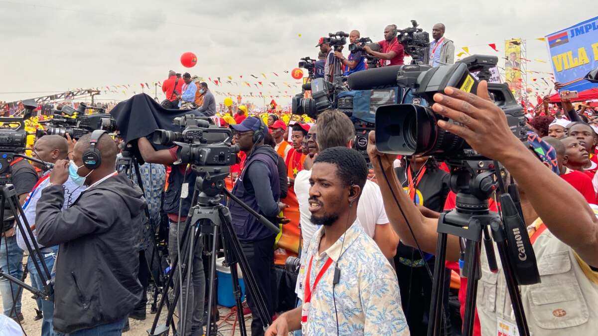 Jornalistas de TV angolana apanhados em rusga em hotel