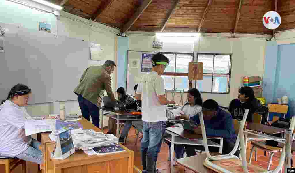 El proyecto &#39;Mi Historia&#39; beneficia a 60 niños, niñas, adolescentes y jóvenes de entre 14 y 18 años, de varias regiones del país. [Foto: Karen Sánchez, VOA]