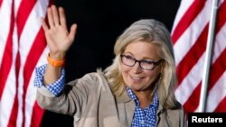 Republikanska kandidatkinja za članicu Kongresa Liz Cheney maše tokom kampanje u Jacksonu, Wyoming, 16. augusta 2022.