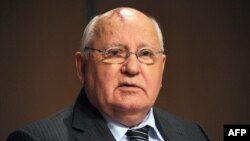 រូបឯកសារ៖ អតីត​មេដឹកនាំ​សហភាព​សូវៀត​លោក Mikhail Gorbachev ក្នុង​សន្និសីទ​សារព័ត៌មាន​មួយ​នៅ​ទី​ក្រុង Montpellier ភាគ​ខាង​ត្បូង​ប្រទេស​បារាំង កាល​ពី​ថ្ងៃ​ទី​២៥ ខែ​វិច្ឆិកា ឆ្នាំ​២០១១។ 