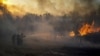 Bomberos combaten llamas cerca de Victoria, provincia de Entre Ríos, Argentina, viernes 19 de agosto de 2022 Los incendios en el Delta del Paraná han consumido miles de hectáreas del humedal argentino. (Foto AP/Natacha Pisarenko)