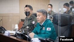 이종섭(가운데) 한국 국방부 장관이 지난 24일 을지연습의 일환으로 북한의 핵·대량살상무기 위협·억제 대응을 위한 도상연습을 주관하고 있다. (자료사진=한국 국방부 페이스북)