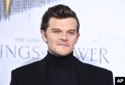 Robert Aramayo pemeran tokoh Elrond di acara pemutaran perdana serial "The Lord of the Rings: The Rings of Power" di California (AP)