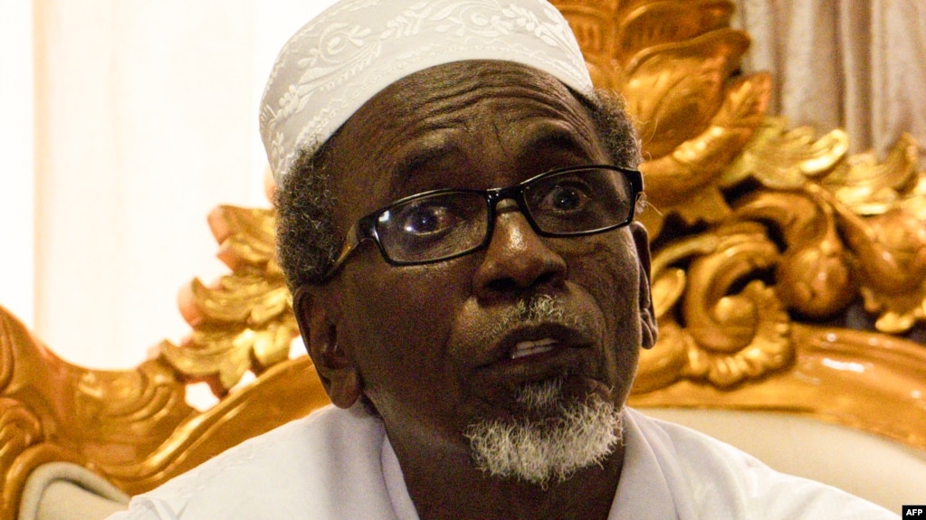 Timan Erdimi, chef de l'Union rebelle des forces de résistance (UFR), regarde après son arrivée à N'Djamena, au Tchad, le 18 août 2022, après 17 ans d'exil.